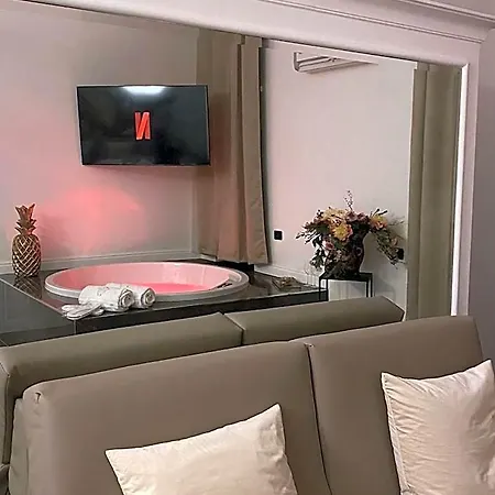 Nocleg ze śniadaniem Nm Luxury