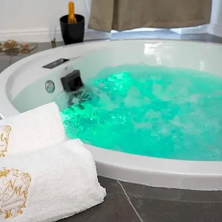 Nocleg ze śniadaniem Nm Luxury 4*